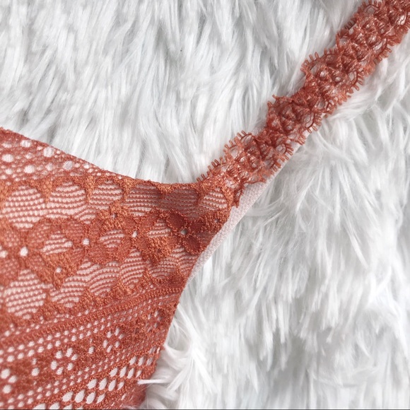 Victoria Secret Lace Push Up Bra - Picture 8 of 10